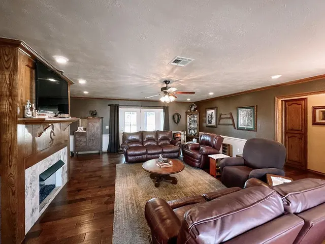 Photo 7 — 625 N Max Street, Hinton, OK 73047