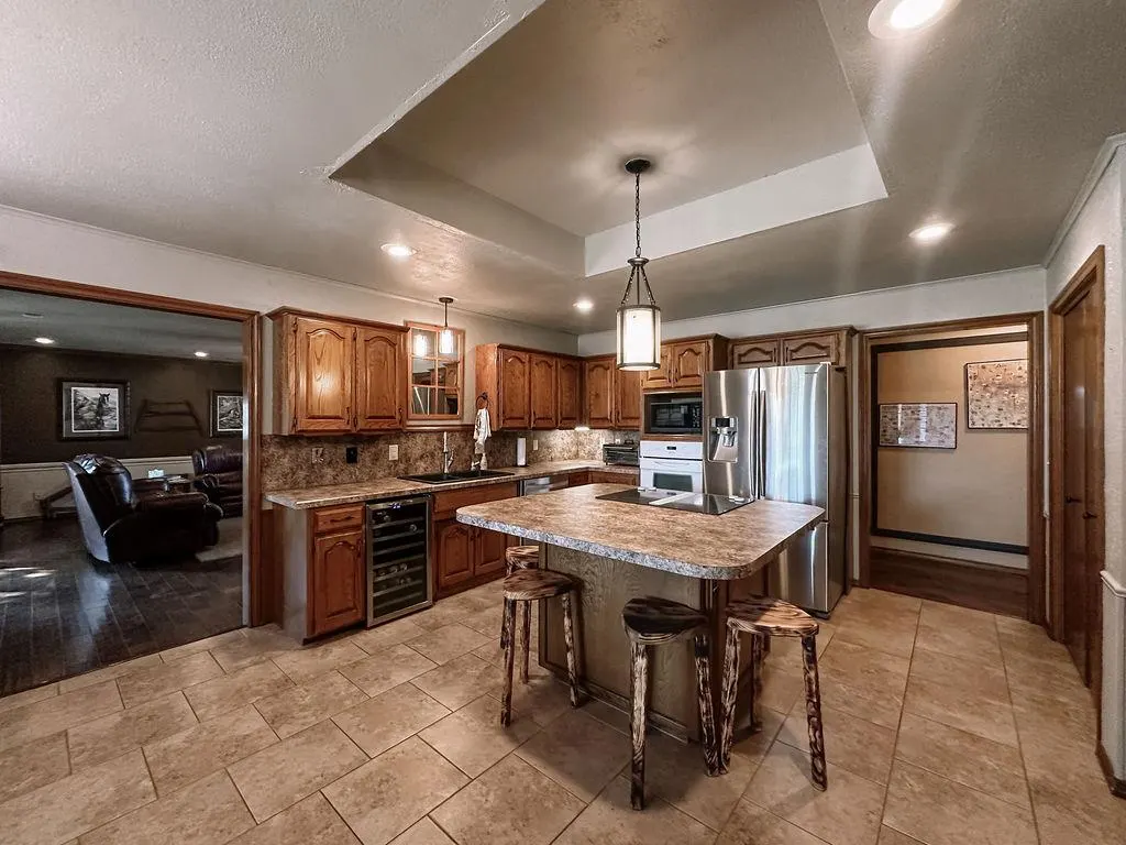 Photo 11 — 625 N Max Street, Hinton, OK 73047