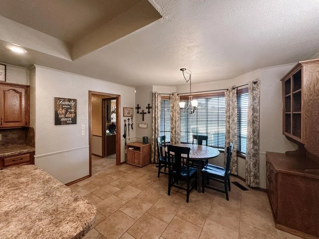 Photo 13 — 625 N Max Street, Hinton, OK 73047