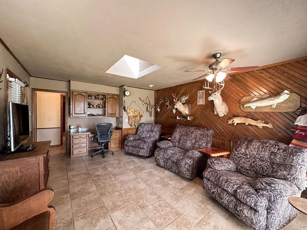 Photo 15 — 625 N Max Street, Hinton, OK 73047
