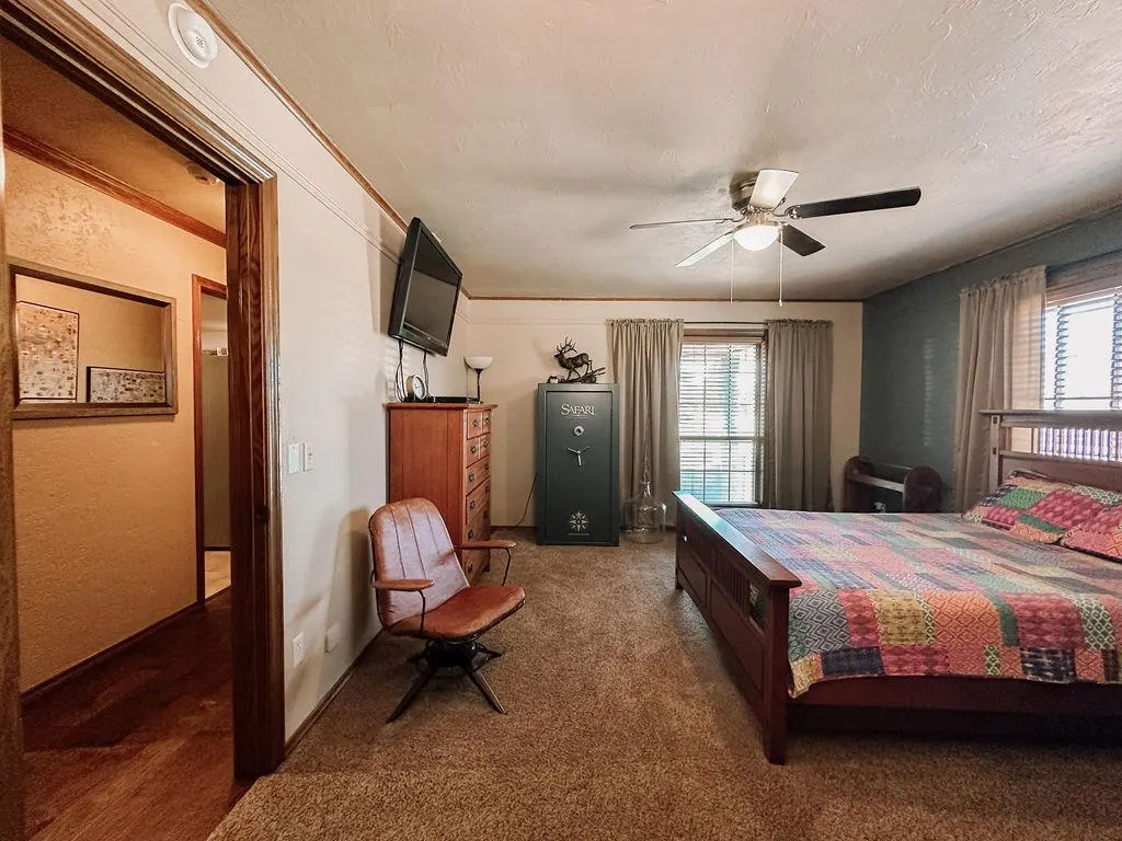 Photo 17 — 625 N Max Street, Hinton, OK 73047
