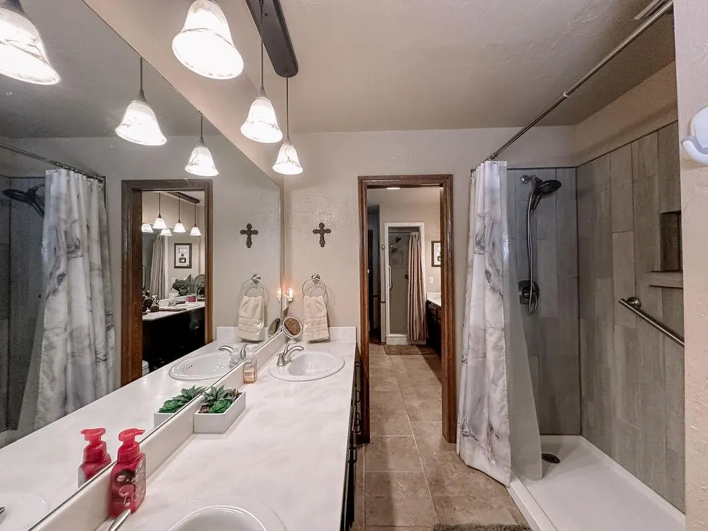 Photo 20 — 625 N Max Street, Hinton, OK 73047