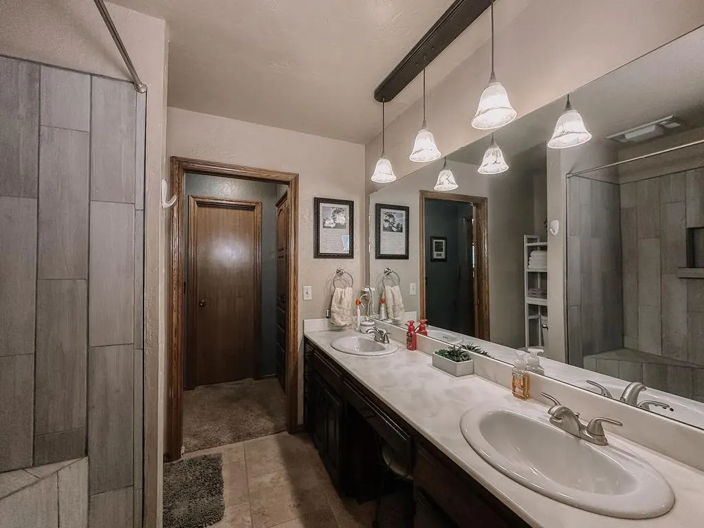 Photo 21 — 625 N Max Street, Hinton, OK 73047