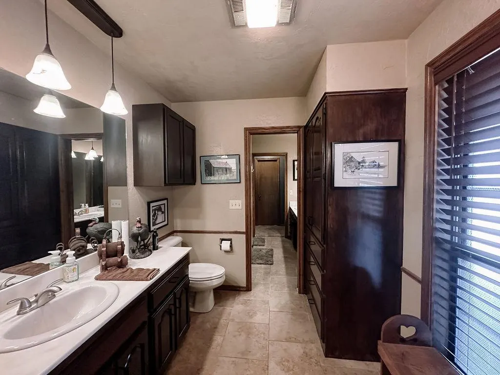 Photo 27 — 625 N Max Street, Hinton, OK 73047