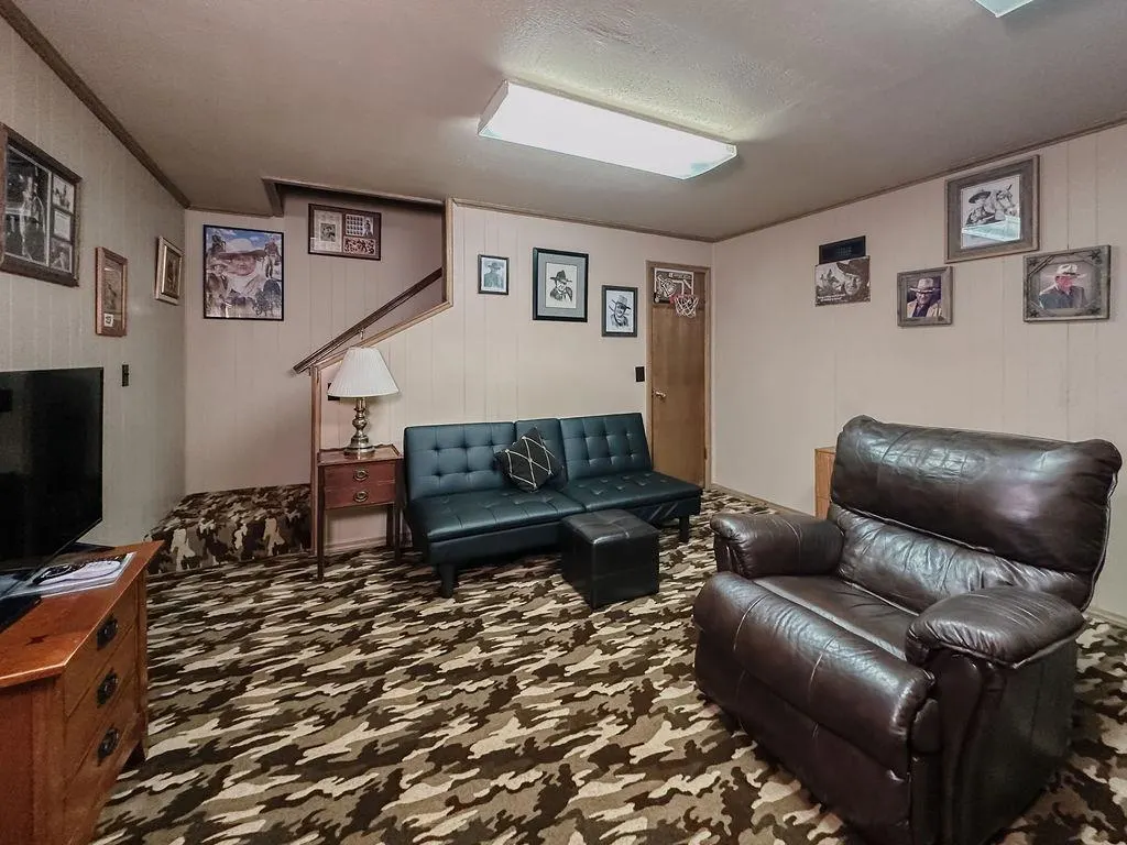 Photo 30 — 625 N Max Street, Hinton, OK 73047