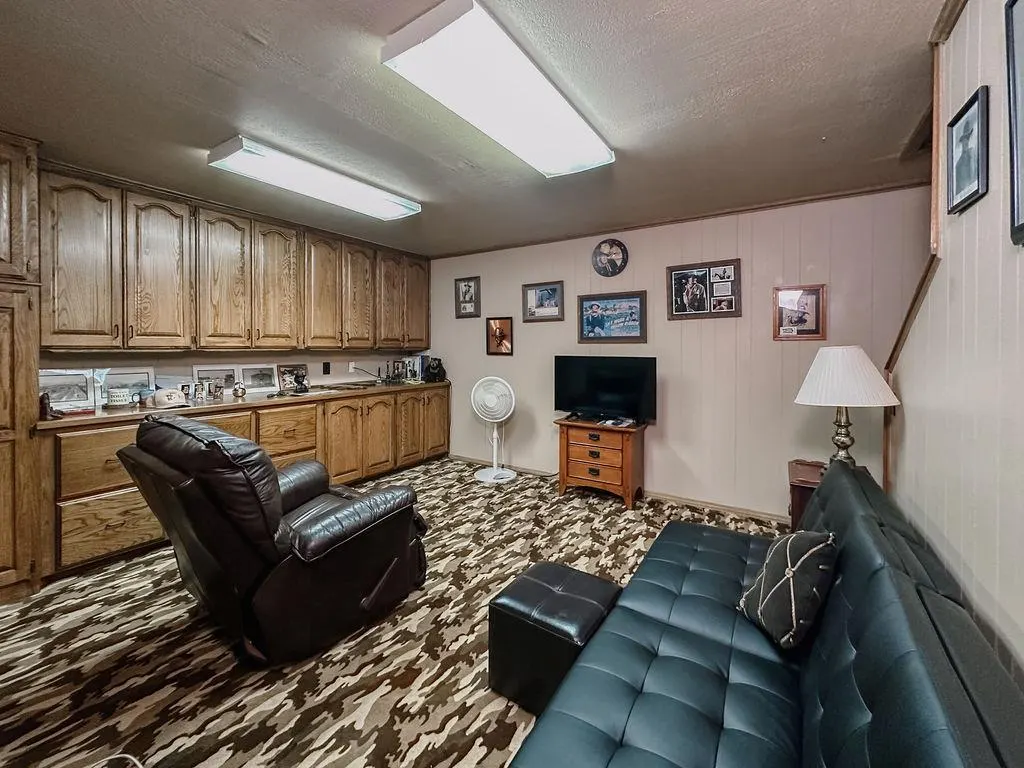 Photo 31 — 625 N Max Street, Hinton, OK 73047