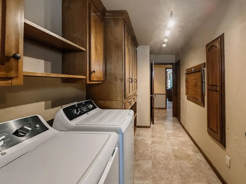 Photo 32 — 625 N Max Street, Hinton, OK 73047
