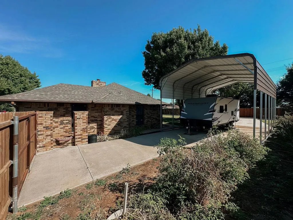Photo 35 — 625 N Max Street, Hinton, OK 73047