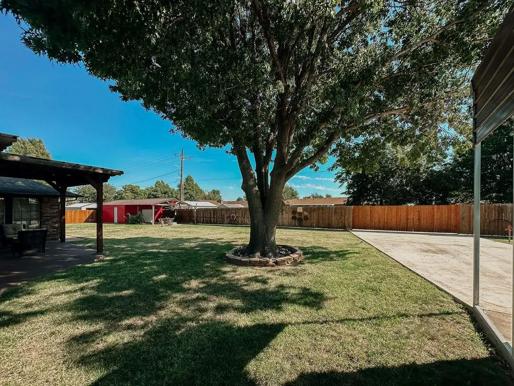 Photo 37 — 625 N Max Street, Hinton, OK 73047