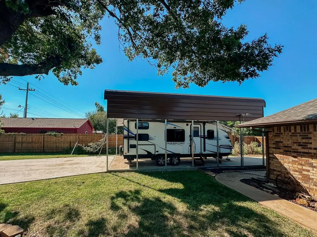 Photo 38 — 625 N Max Street, Hinton, OK 73047