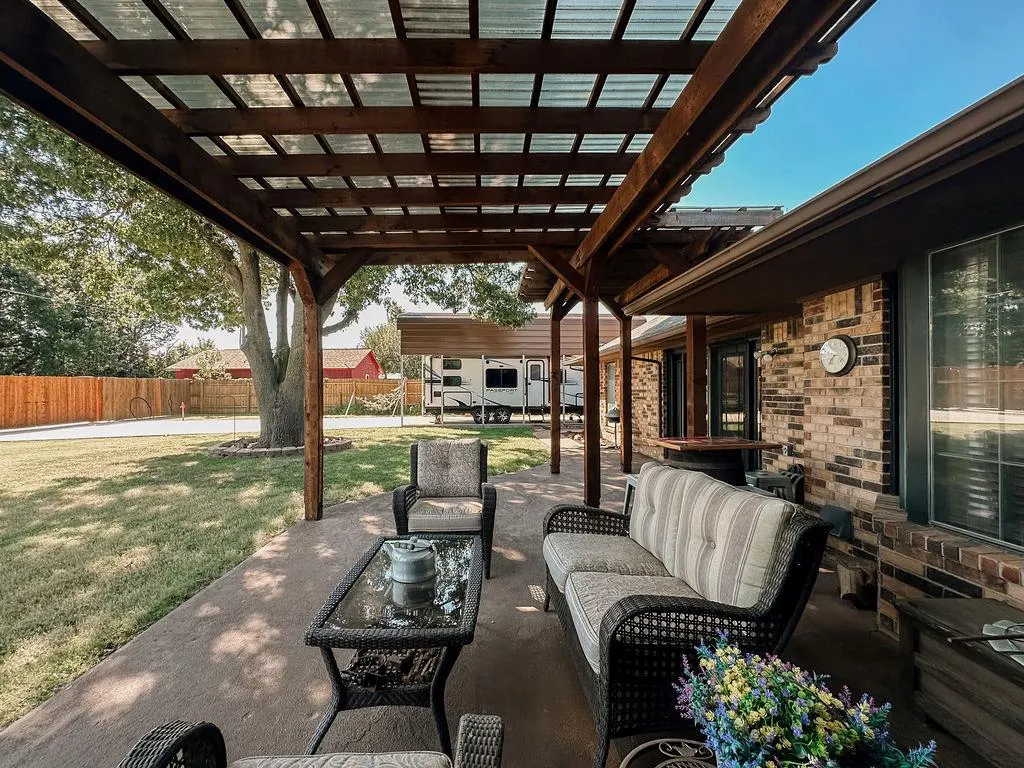 Photo 40 — 625 N Max Street, Hinton, OK 73047