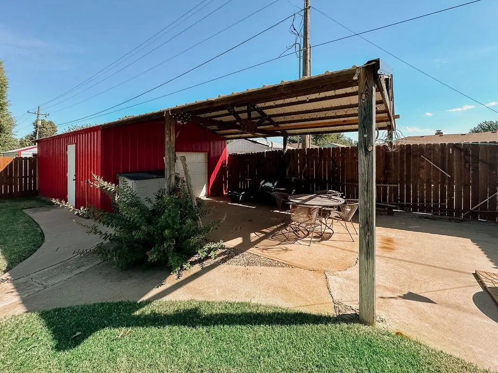 Photo 42 — 625 N Max Street, Hinton, OK 73047