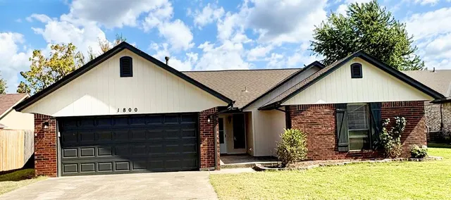 Front exterior — 1800 Cimmaron Trail, Choctaw, OK 73020