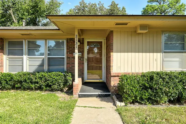 Photo 3 — 2131 Carlton Way, The Village, OK 73120