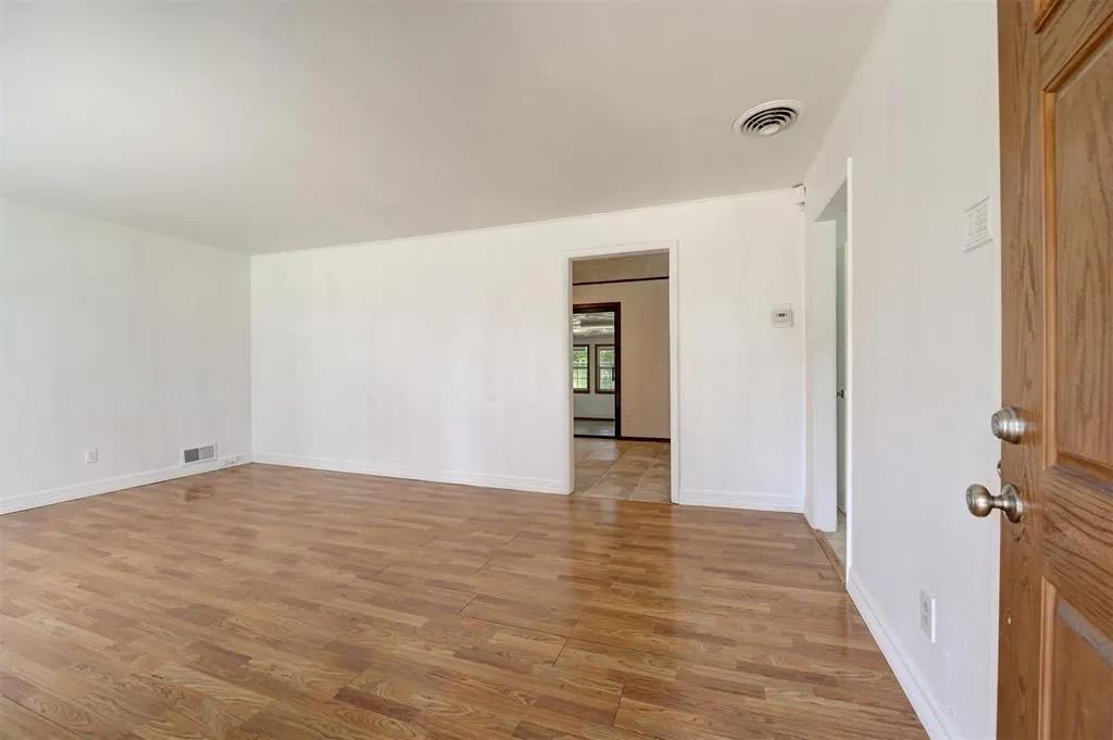 Photo 5 — 2131 Carlton Way, The Village, OK 73120