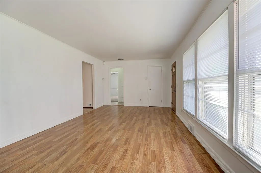 Photo 7 — 2131 Carlton Way, The Village, OK 73120