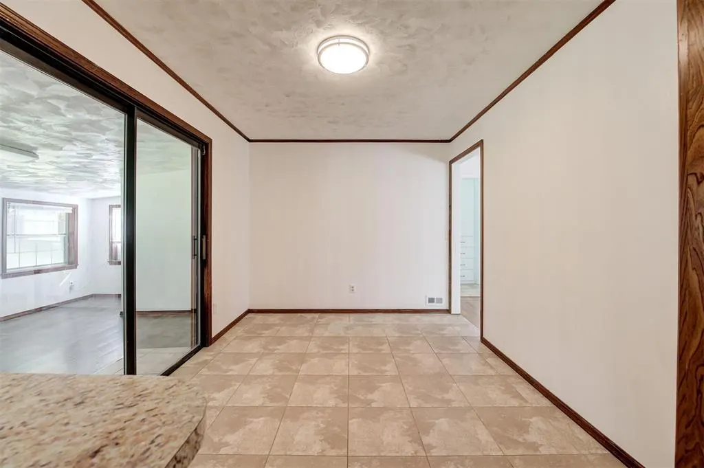 Photo 9 — 2131 Carlton Way, The Village, OK 73120