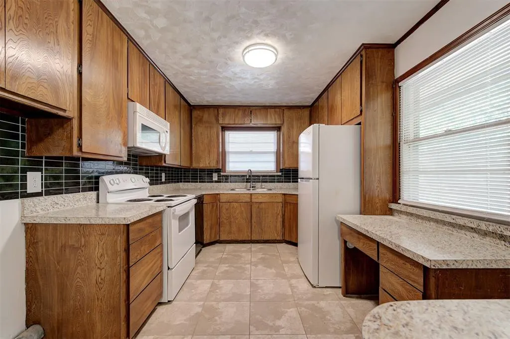 Photo 11 — 2131 Carlton Way, The Village, OK 73120