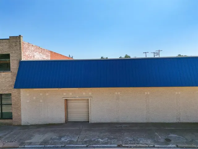 Photo 2 — 507 E Main Street, Shawnee, OK 74801