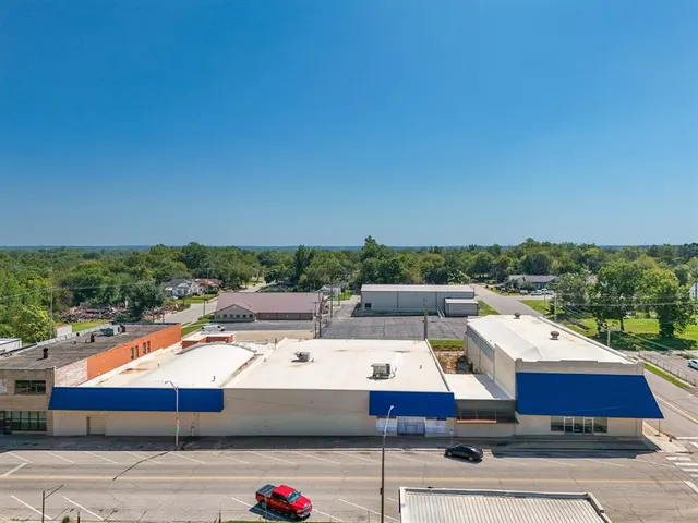 Photo 6 — 507 E Main Street, Shawnee, OK 74801