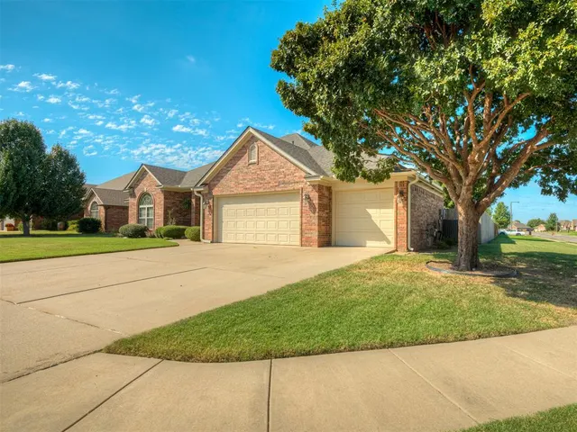 Photo 2 — 13801 S Robinson Avenue, Oklahoma City, OK 73170