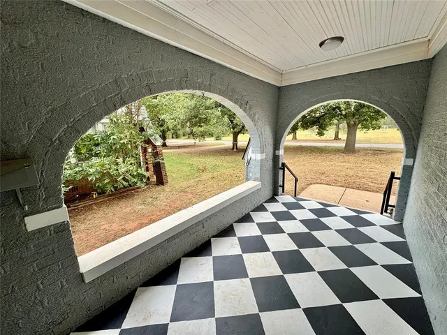 Photo 2 — 1628 W Chickasha Avenue, Chickasha, OK 73018