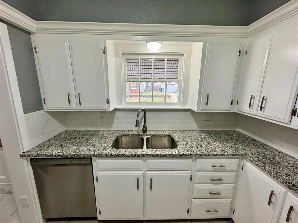 Photo 16 — 1628 W Chickasha Avenue, Chickasha, OK 73018