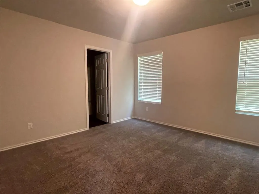 Photo 4 — 831 Highgarden Circle, Noble, OK 73068