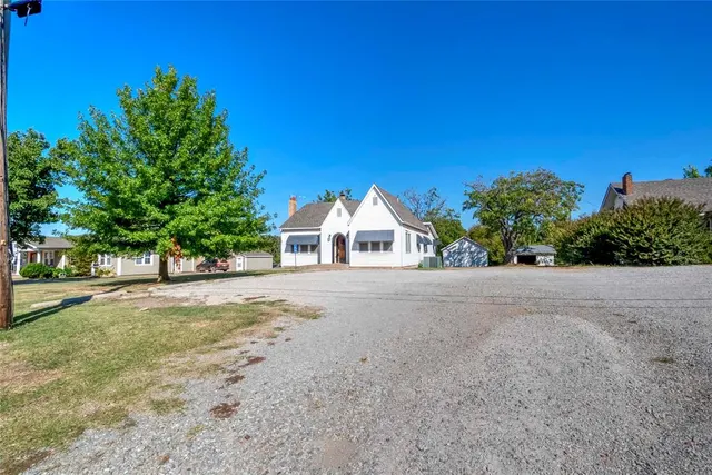 Photo 2 — 910 E 1st Street, Chandler, OK 74834