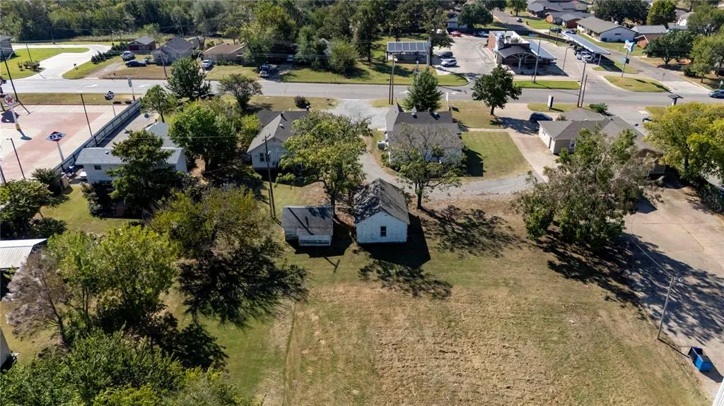 Photo 7 — 910 E 1st Street, Chandler, OK 74834