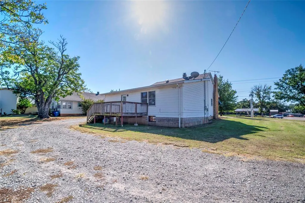 Photo 10 — 910 E 1st Street, Chandler, OK 74834