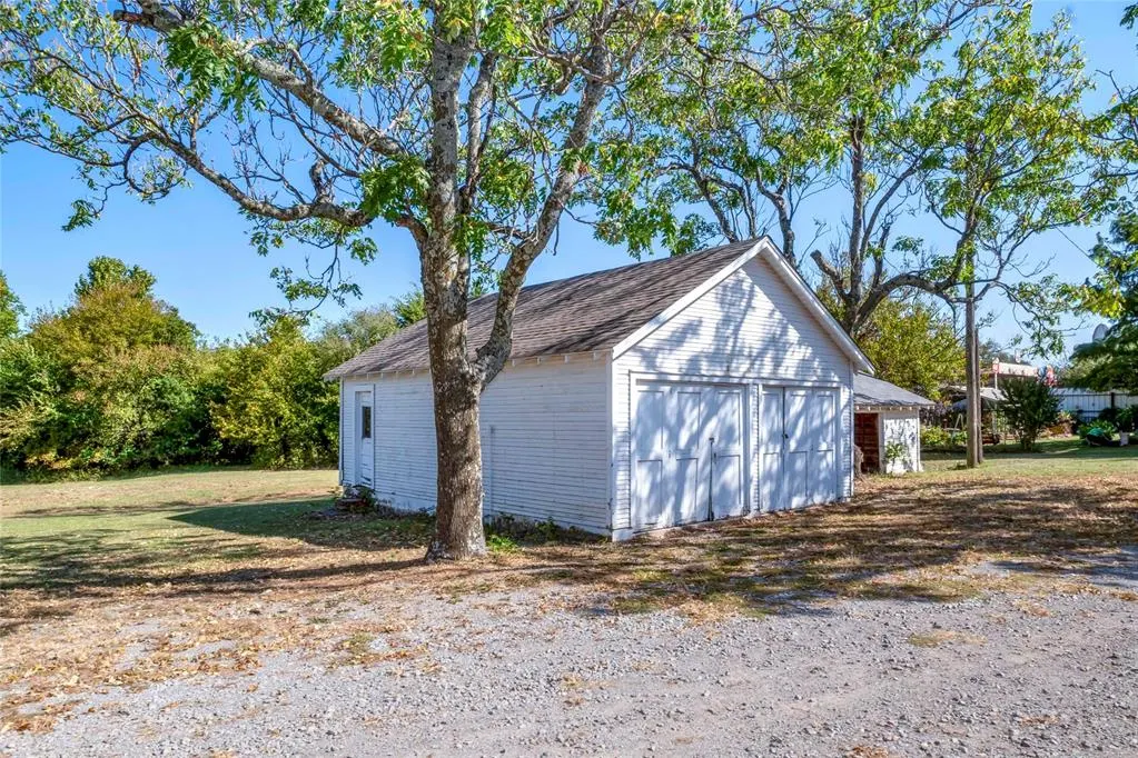 Photo 11 — 910 E 1st Street, Chandler, OK 74834