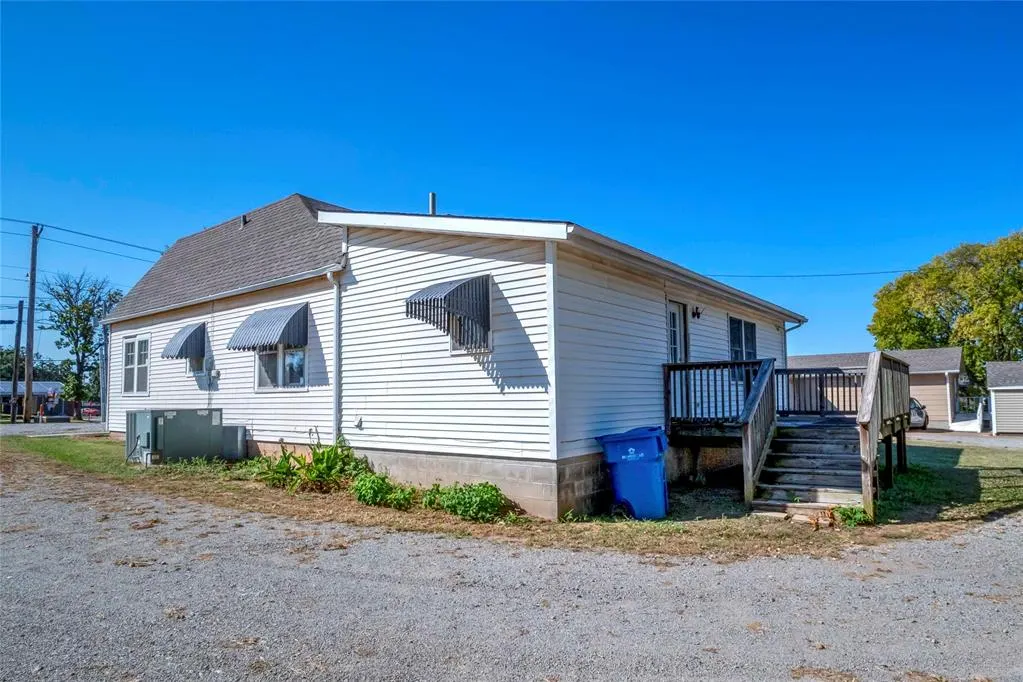 Photo 12 — 910 E 1st Street, Chandler, OK 74834