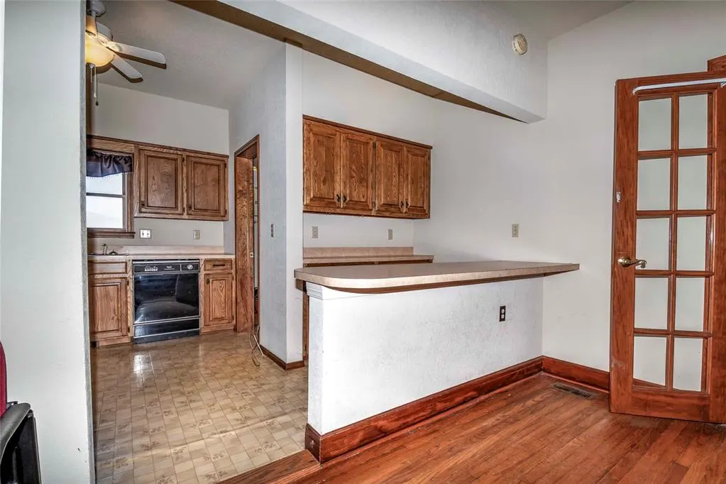 Photo 18 — 910 E 1st Street, Chandler, OK 74834