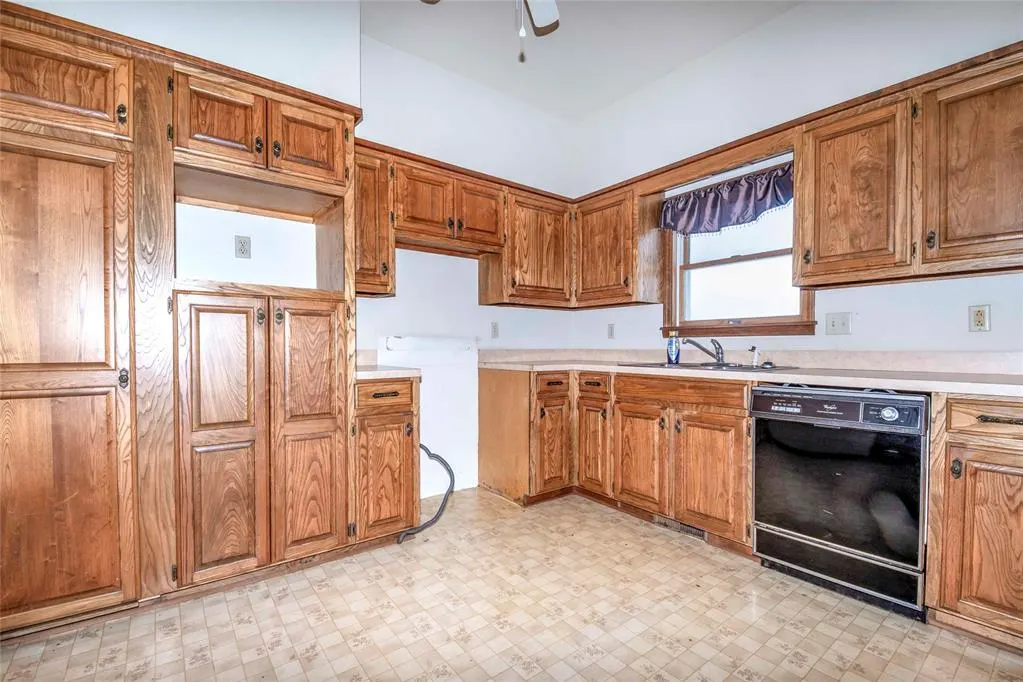 Photo 19 — 910 E 1st Street, Chandler, OK 74834