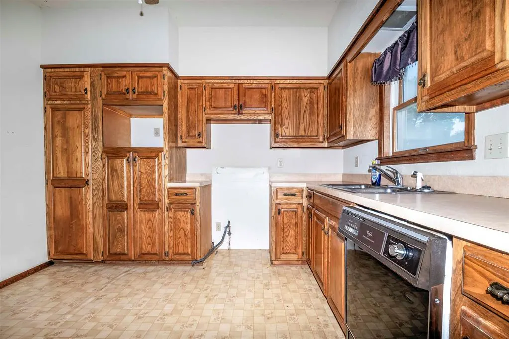 Photo 21 — 910 E 1st Street, Chandler, OK 74834