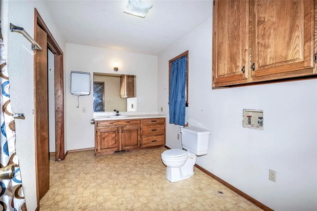 Photo 27 — 910 E 1st Street, Chandler, OK 74834