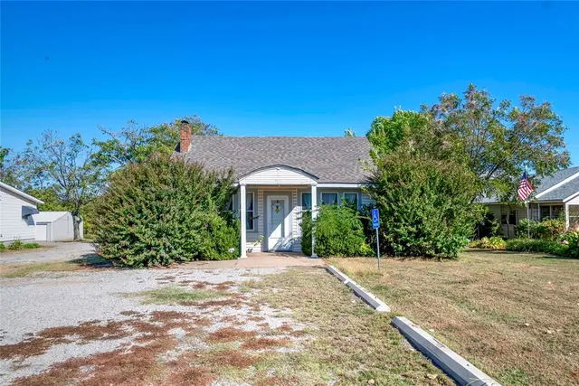 Front exterior — 912 E 1st Street, Chandler, OK 74834
