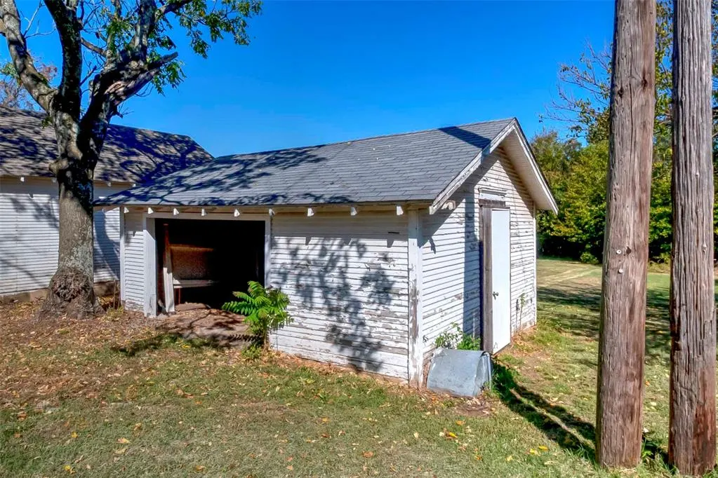 Photo 5 — 912 E 1st Street, Chandler, OK 74834