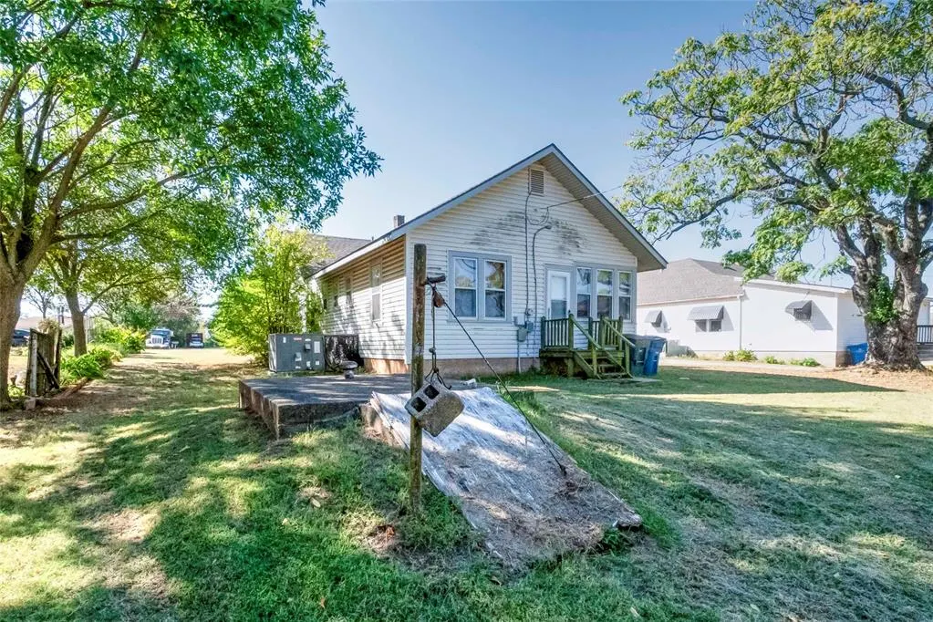 Photo 6 — 912 E 1st Street, Chandler, OK 74834