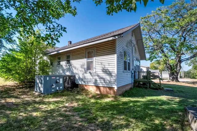Photo 8 — 912 E 1st Street, Chandler, OK 74834