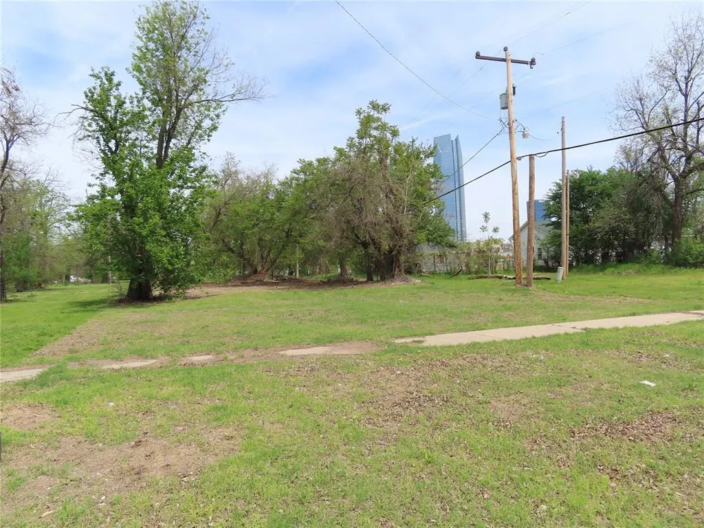 Front exterior — 617 SW 6TH Street, Oklahoma City, OK 73109