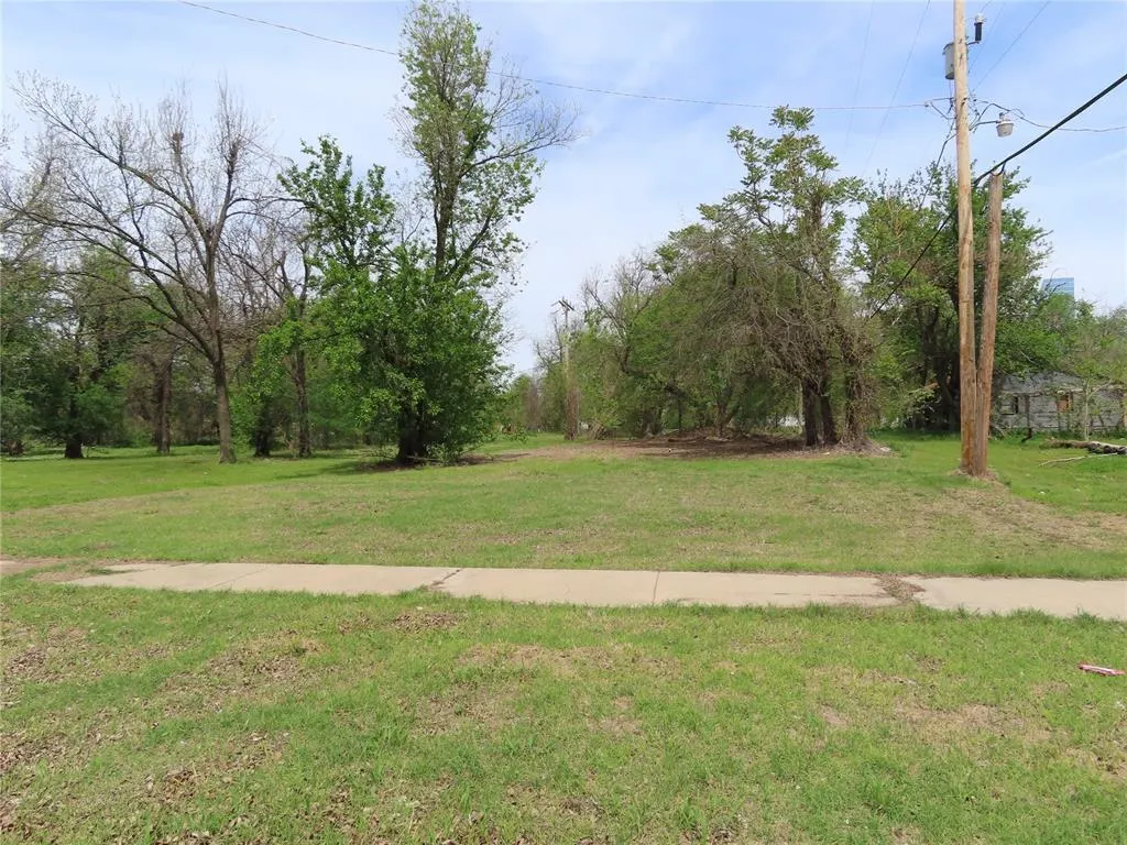 Photo 2 — 617 SW 6TH Street, Oklahoma City, OK 73109