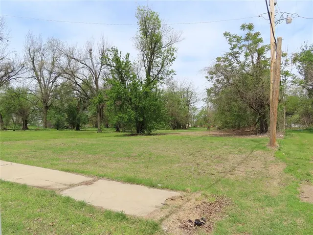 Photo 3 — 617 SW 6TH Street, Oklahoma City, OK 73109