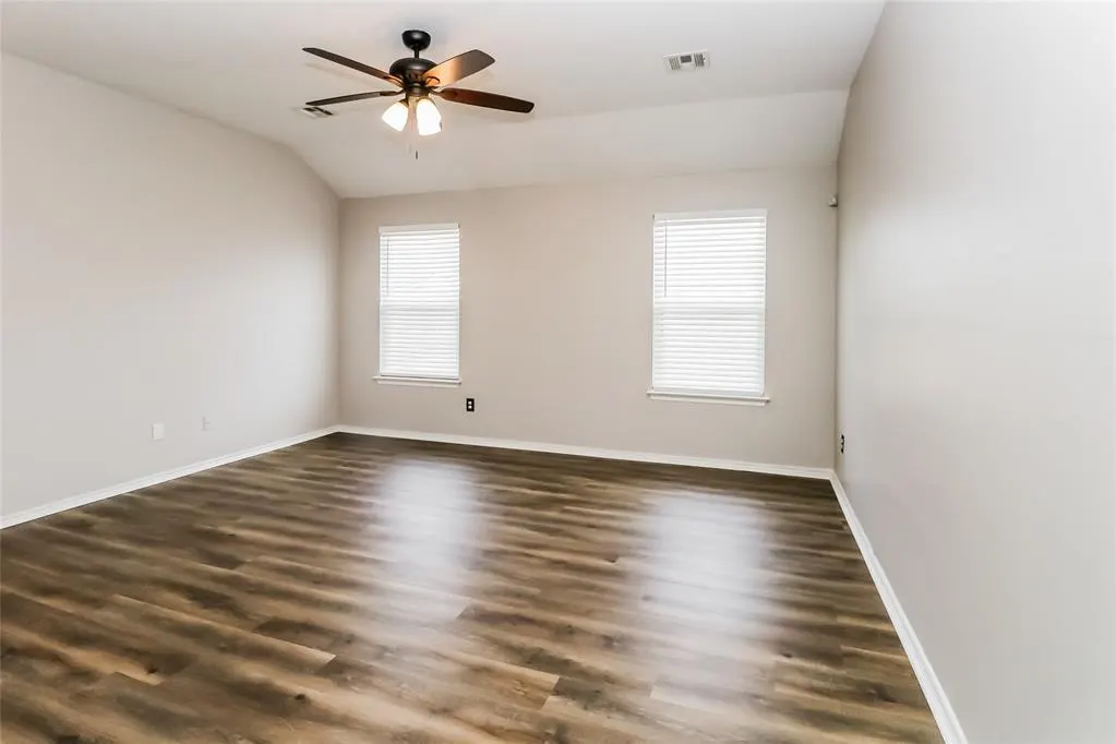 Photo 2 — 707 NE 20th Terrace, Newcastle, OK 73065