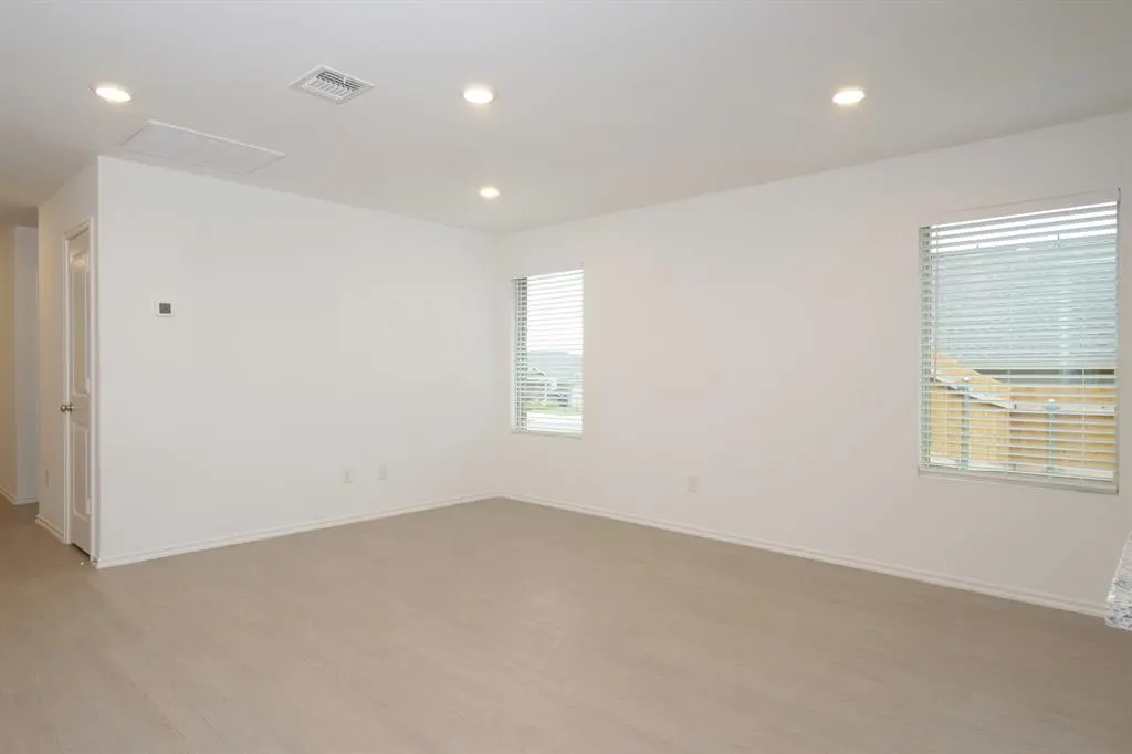 Photo 4 — 9016 SW 20th Street, Mustang, OK 73128