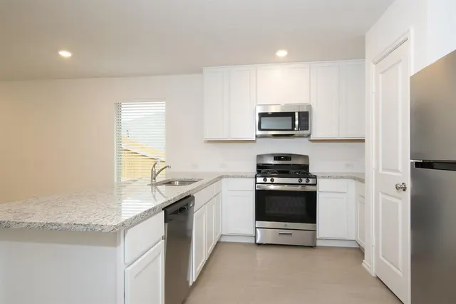 Photo 5 — 9016 SW 20th Street, Mustang, OK 73128