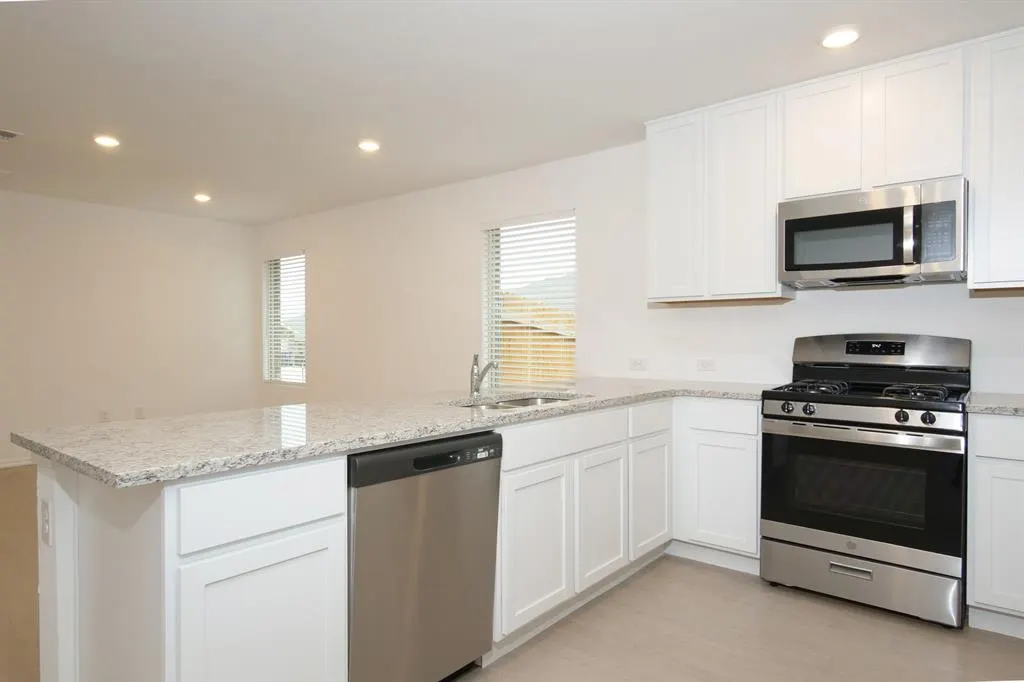 Photo 6 — 9016 SW 20th Street, Mustang, OK 73128