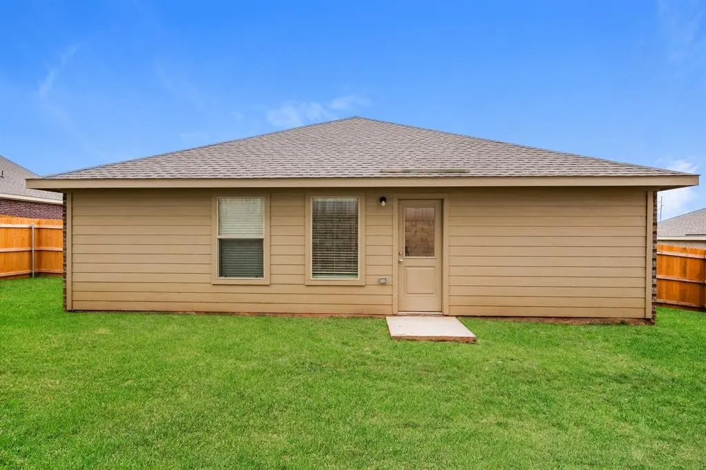 Photo 17 — 9016 SW 20th Street, Mustang, OK 73128