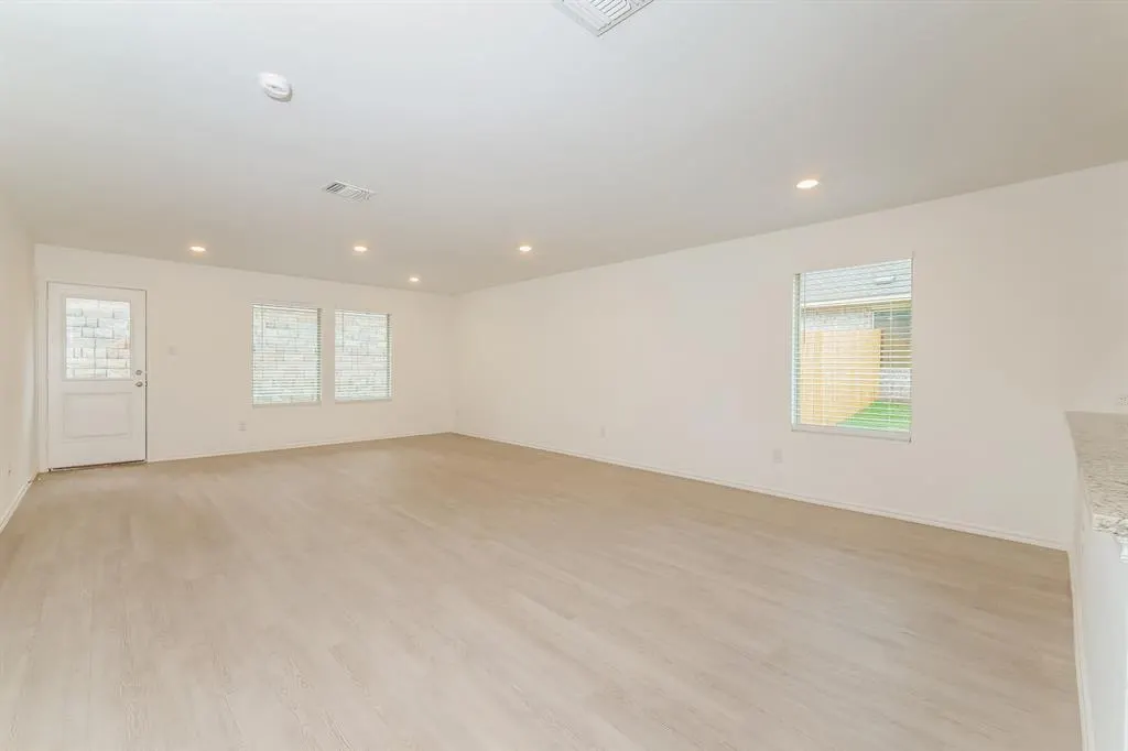 Photo 4 — 9104 SW 20 Street, Mustang, OK 73128